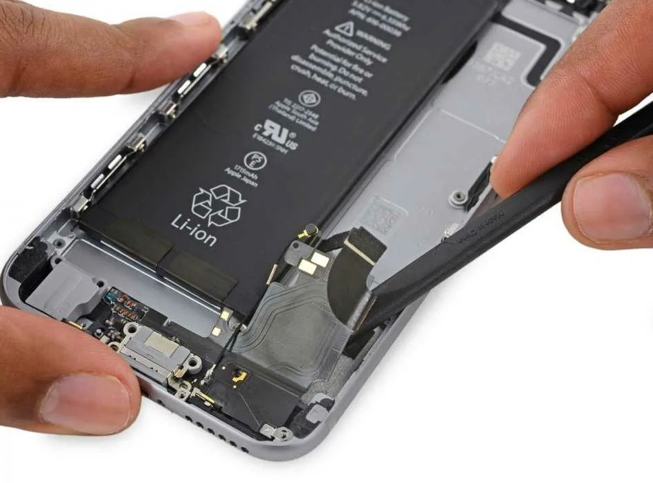 Подводные камни замены аккумулятора на iPhone